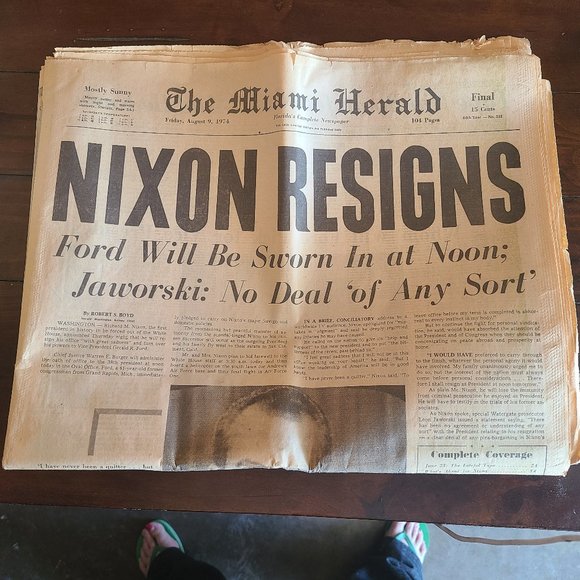 Miami Herald NIXON RESIGNS Authentic - Picture 1 of 4